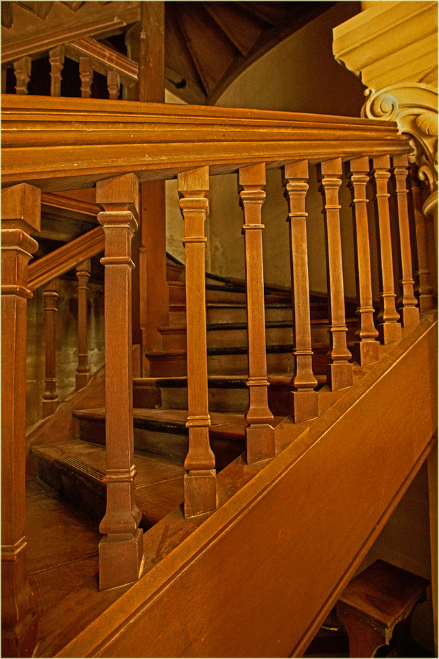 D8410_Ascending_from_the_Crypt