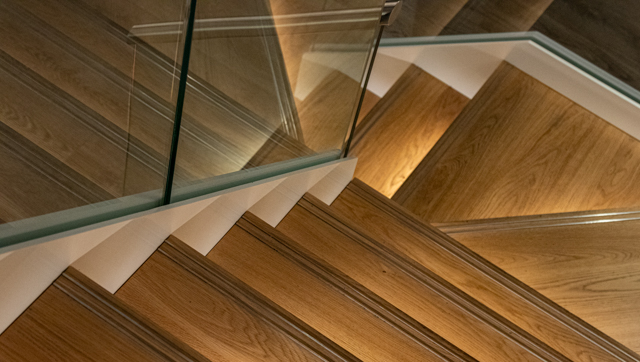 D8426_Stairs_and_reflections