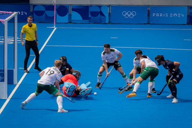 P8135_Goal-mouth_scramble